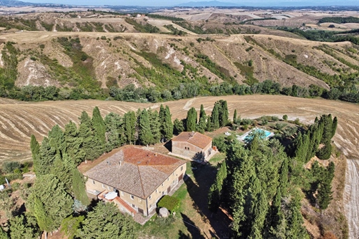 Wiejski/Gospodarstwo rolne/Dziedziniec o powierzchni 658 m2 w Volterra