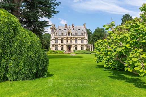 Giverny - Remarquable château néo-gothique édifié au XIXème , dépendances, piscine, tennis, parc arb