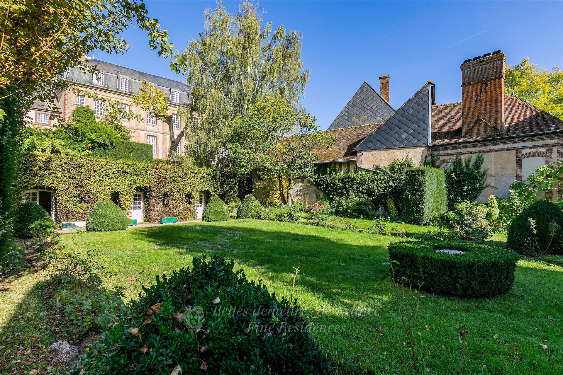 1H15 from Paris. A listed Louis Xv style private mansion in perfect condition Set in leafy walled gr