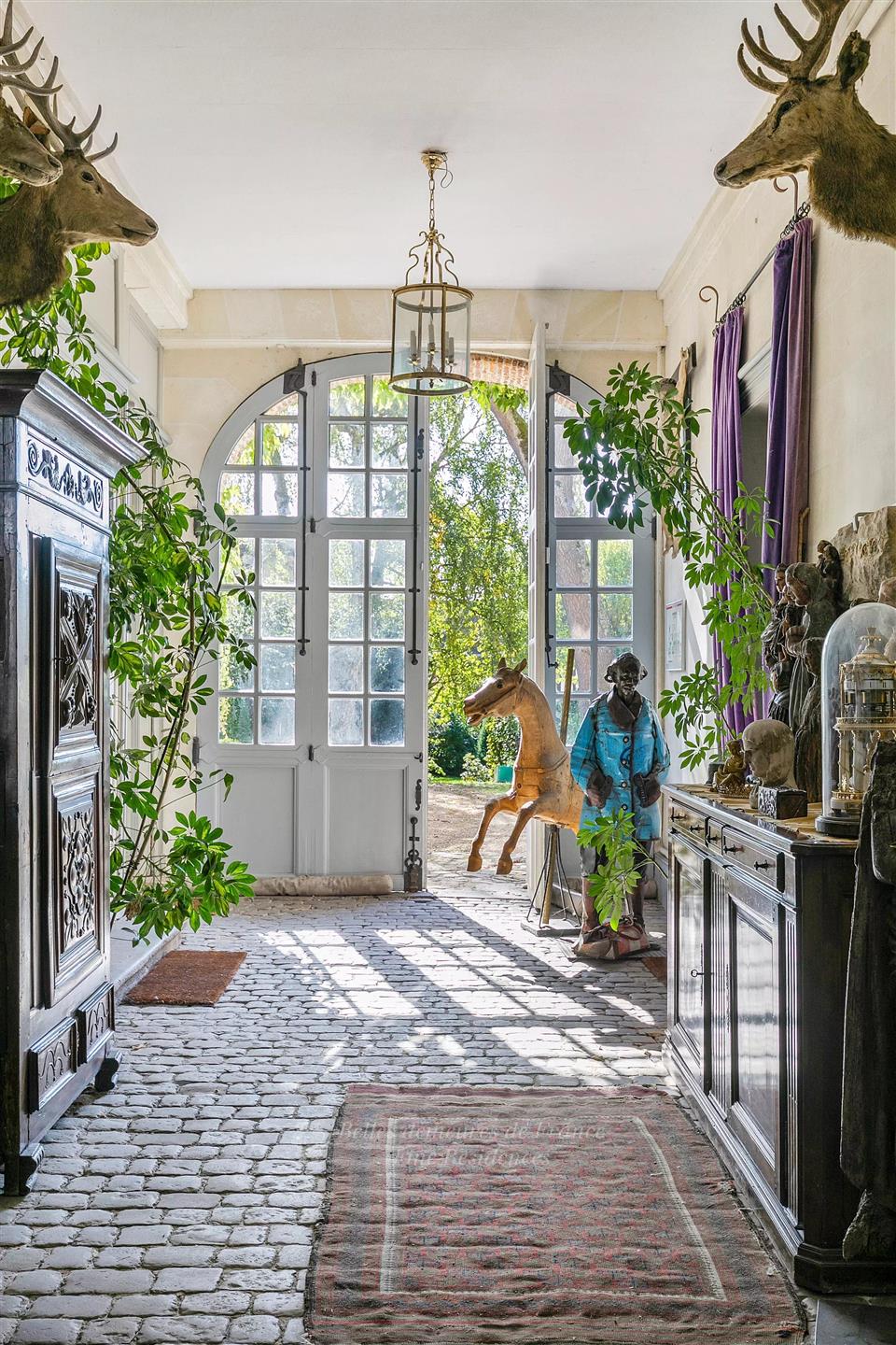1H15 from Paris. A listed Louis Xv style private mansion in perfect condition Set in leafy walled gr