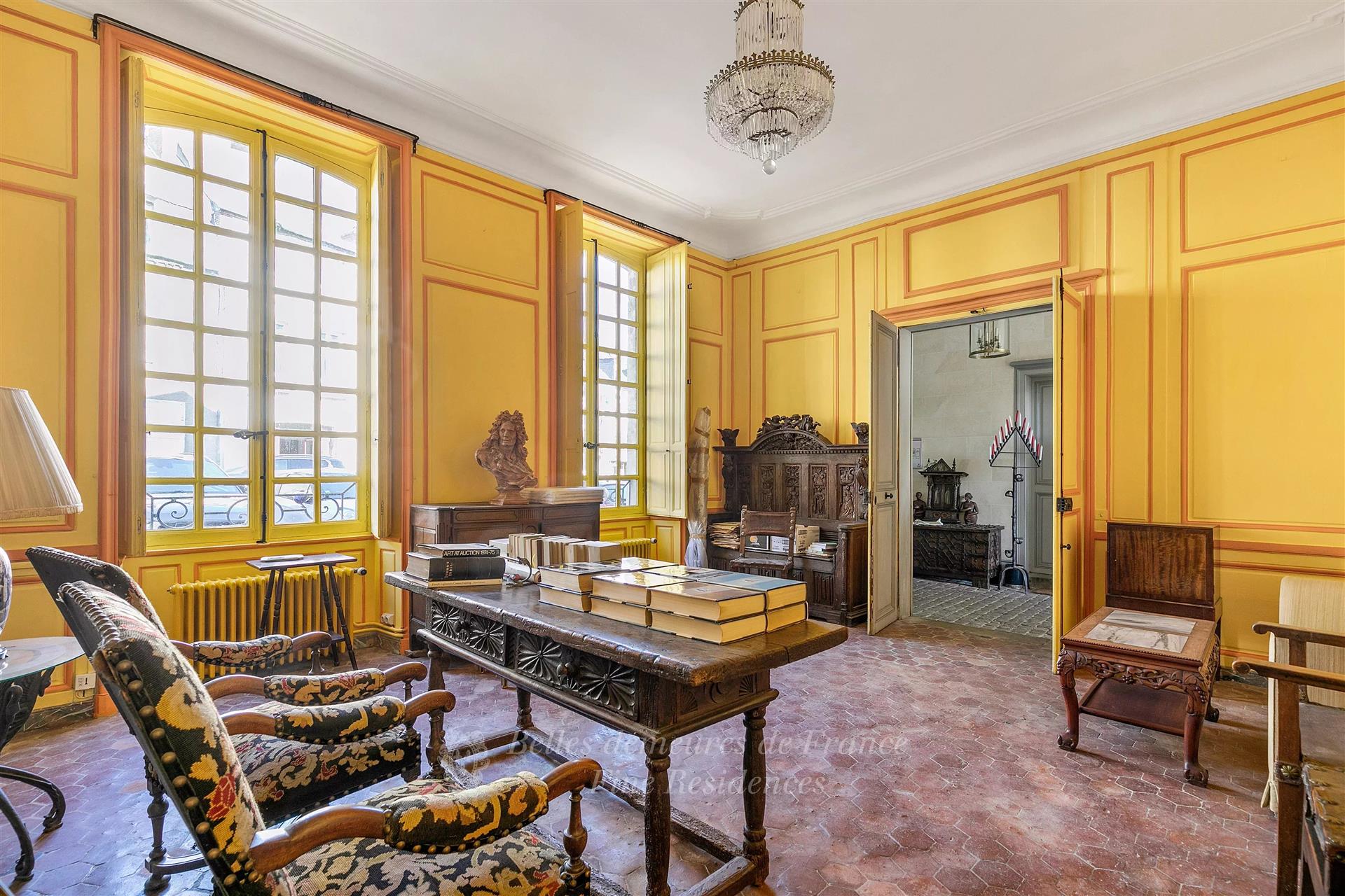 1H15 from Paris. A listed Louis Xv style private mansion in perfect condition Set in leafy walled gr