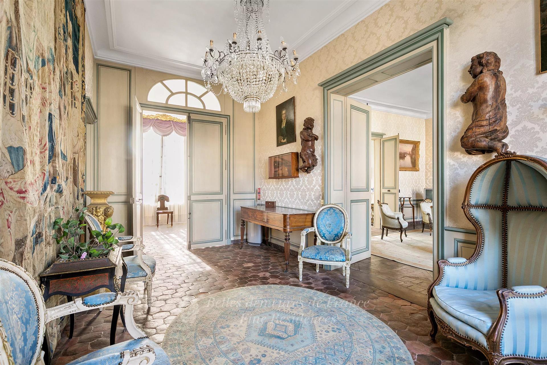 1H15 from Paris. A listed Louis Xv style private mansion in perfect condition Set in leafy walled gr
