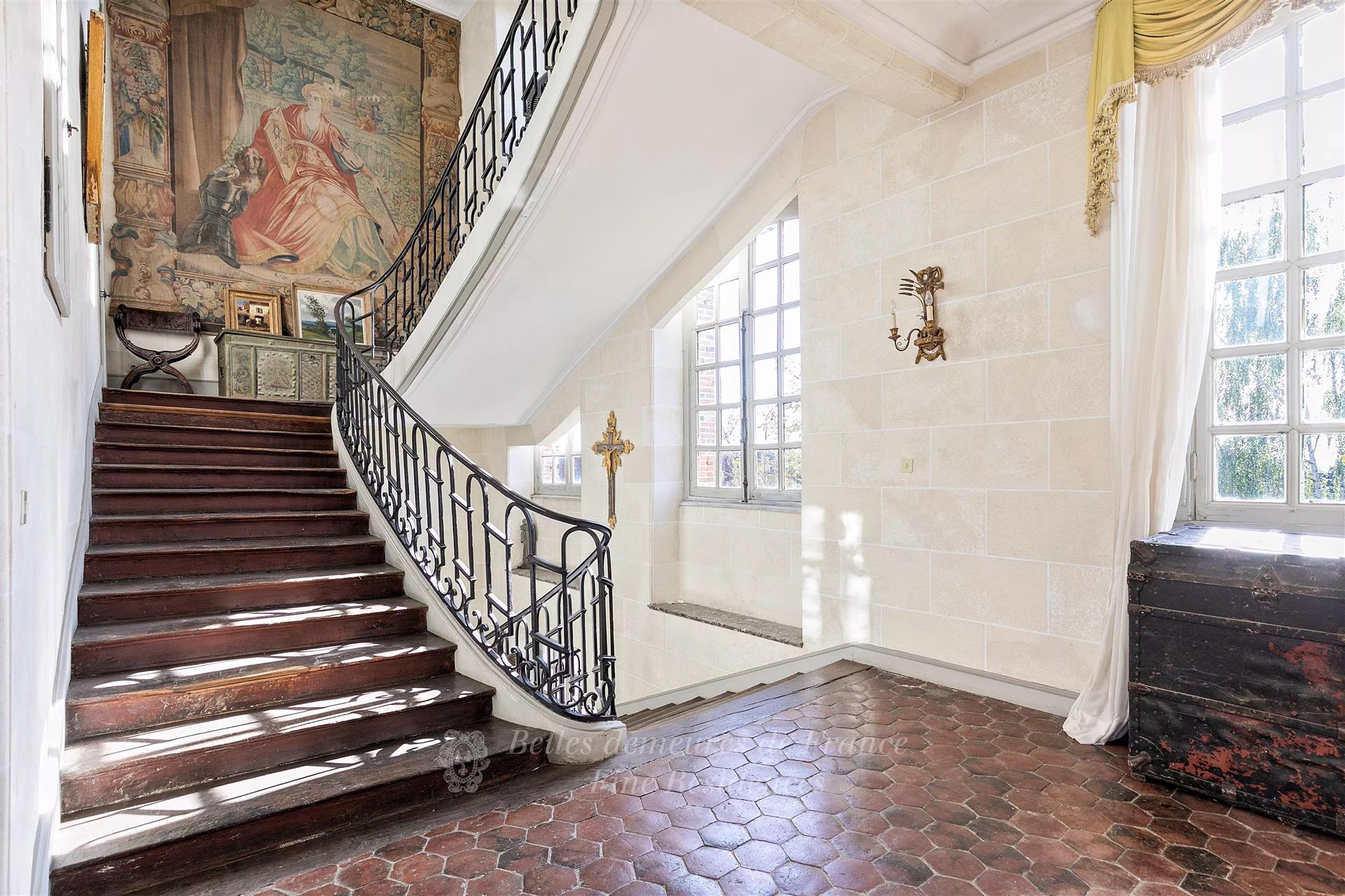 1H15 from Paris. A listed Louis Xv style private mansion in perfect condition Set in leafy walled gr