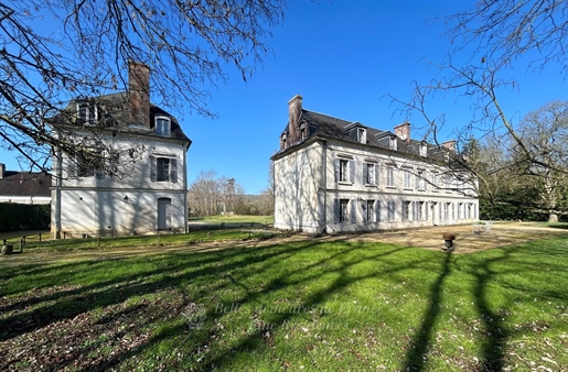 In der Nähe von Joigny – Ein entzückendes Schloss und Bauernhaus aus dem 18. Jahrhundert auf 6 Hekt