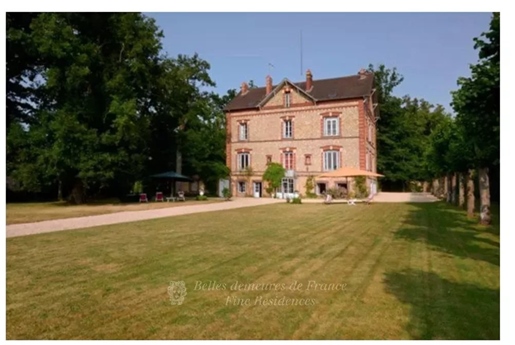 Normandy, 1h20 from Paris. A superb period mansion set in about 6500 sqm of grounds. Great potential
