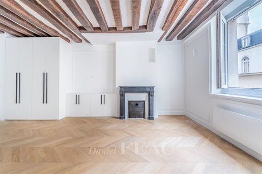 Paris VIe - Sevres Babylone / Bon Marche - Appartement 2 pièces de 43.79 m² Carrez
