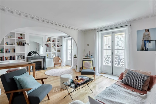 Paris VIIe - Bon Marché - Appartement avec vues et balcon filant.