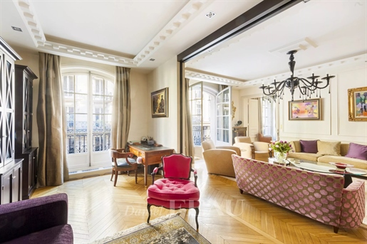 Paris 7. Arrondissement – Ein elegantes 2-Bett-Apartment mit Balkon