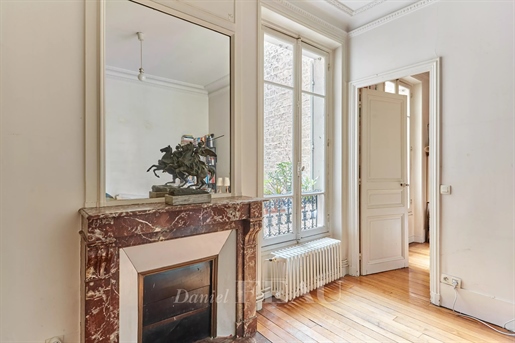 Paris 7º Distrito – Um luminoso e tranquilo apartamento de 3 camas
