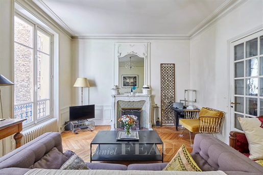 Paris 7º Distrito – Um luminoso e tranquilo apartamento de 3 camas