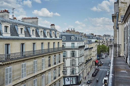 Paris VIIIe - Proche Monceau - Duplex dernier étage 200 m² pondérés