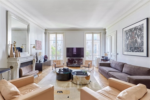 Paris VIIIe - Square du Roule - Appartement familial et de réception 192 m²