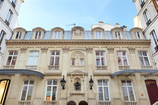 Paris 8. Arrondissement – Eine prächtige Privatvilla mit 10 Zimmern