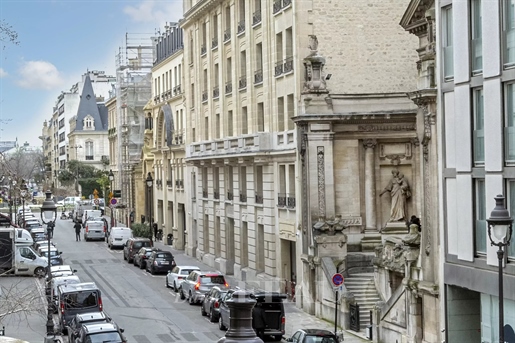 Paris 8th District – A 3-bed apartment in a prime location