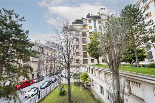 Parijs 8e arrondissement – Een appartement met 3 slaapkamers op een toplocatie