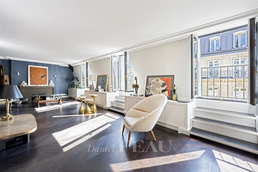 Paris 8th District – A superbly renovated 2/3 bed apartment
