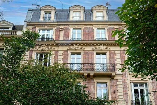 Parijs 8e arrondissement – Een prachtig appartement met 3 slaapkamers op een toplocatie