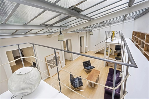Paris 9th District – A bright loft-style apartment
