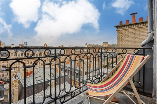 Paris 18th District – An ideal pied a terre with a terrace