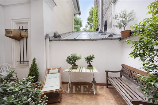 Paris 9th District – A 3-bed artist’s studio