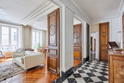 Paris 9th District – A superb 6-room apartment