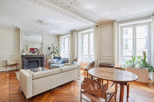 Paris 9th District – A superb 6-room apartment