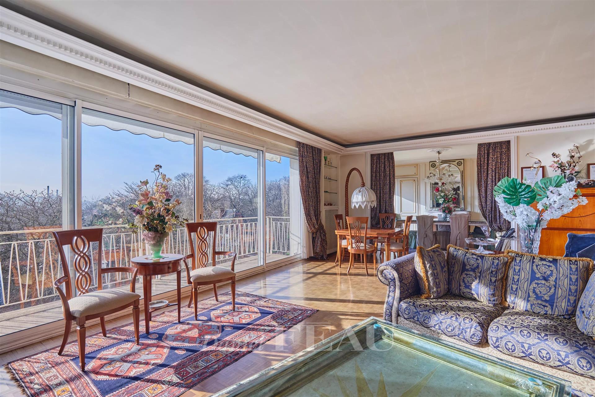 Paris 16th District – A 2-bed apartment enjoying open views