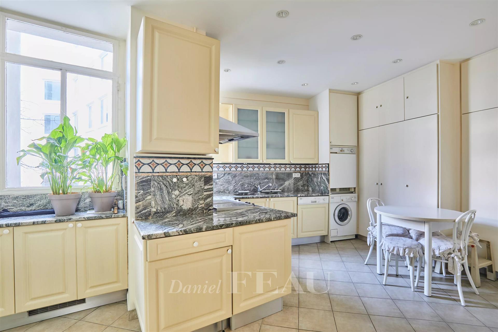 Paris 16th District – A 2-bed apartment enjoying open views
