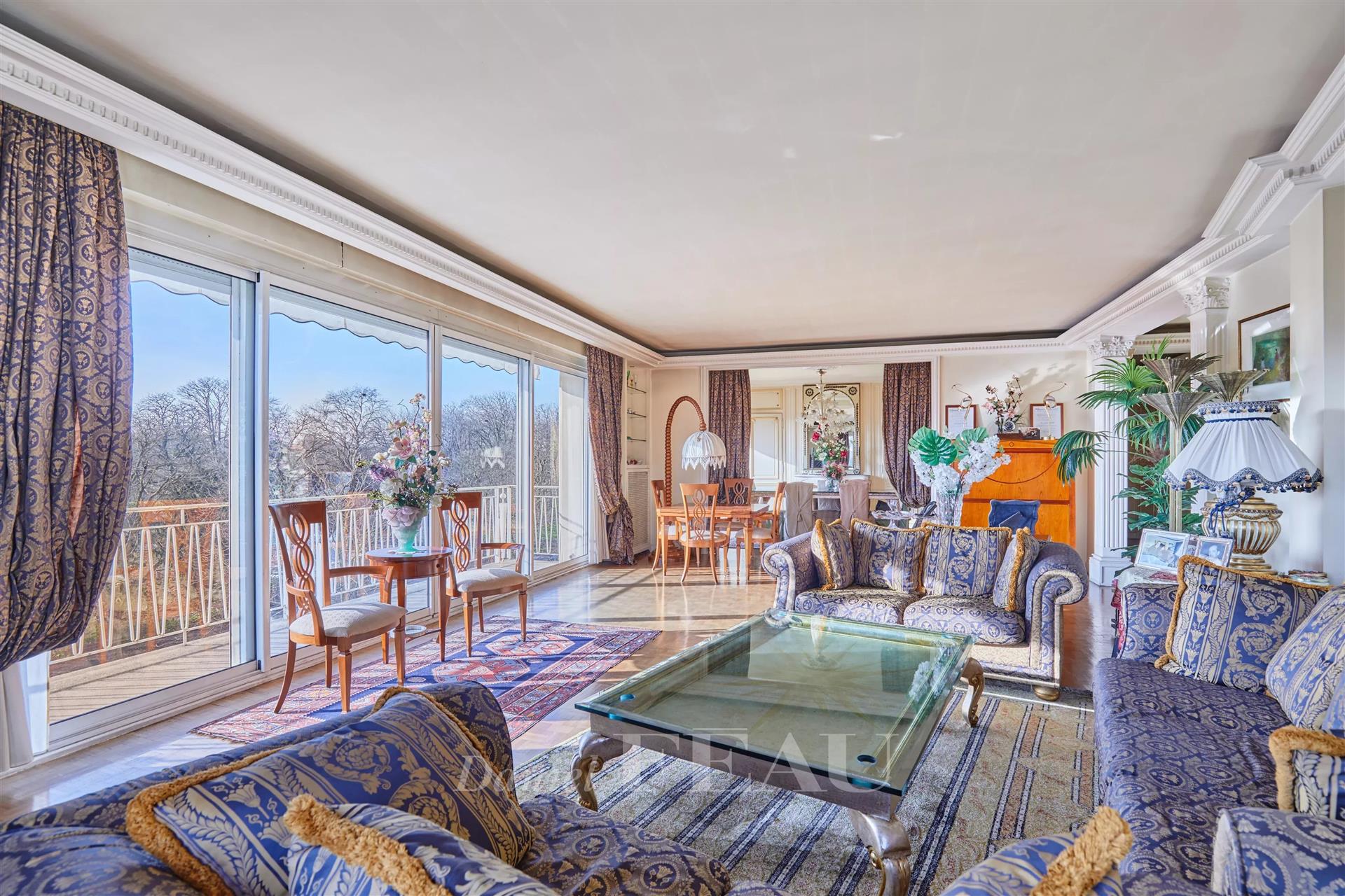 Paris 16th District – A 2-bed apartment enjoying open views