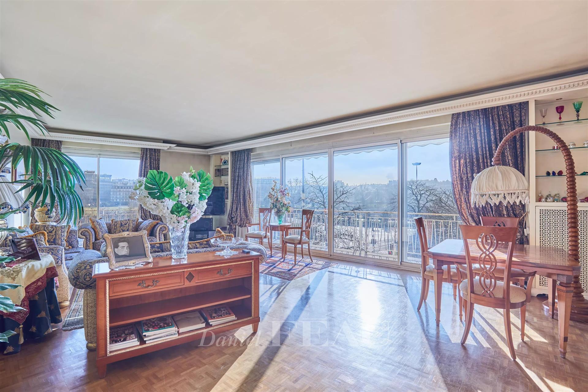 Paris 16th District – A 2-bed apartment enjoying open views