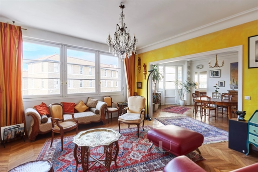 Paris 16th District – A bright and peaceful 4-bed apartment
