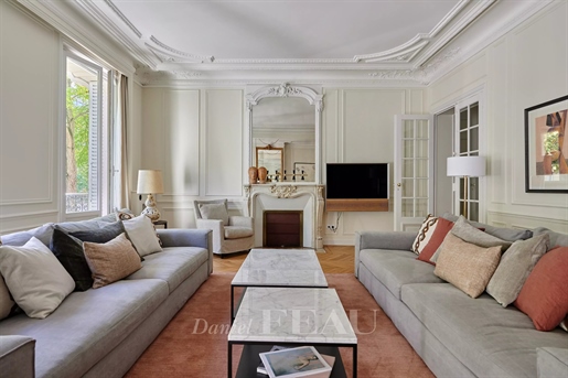Paris 17th District – A renovated 3-bed apartment
