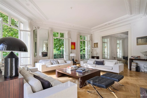Parijs 17e arrondissement – Een appartement met 3 slaapkamers badend in de zon