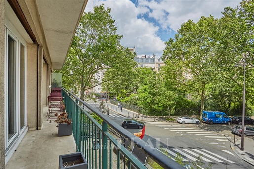 Paris 17th District – A bright 2-bed apartment