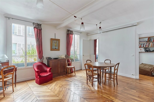 Paris 17th District – A period Town House with great potential