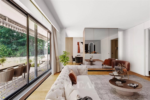 Neuilly-Sur-Seine - A split-level apartment with a garden