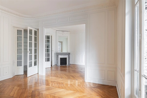 Levallois, on the edge of Neuilly-sur-Seine. An elegant 3-bed apartment