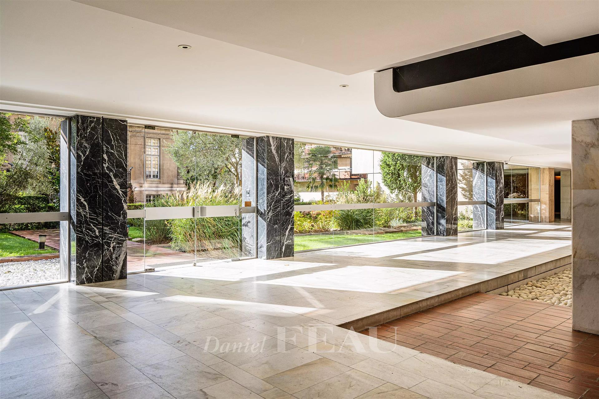 Neuilly-Sur-Seine - A 4-bed family apartment