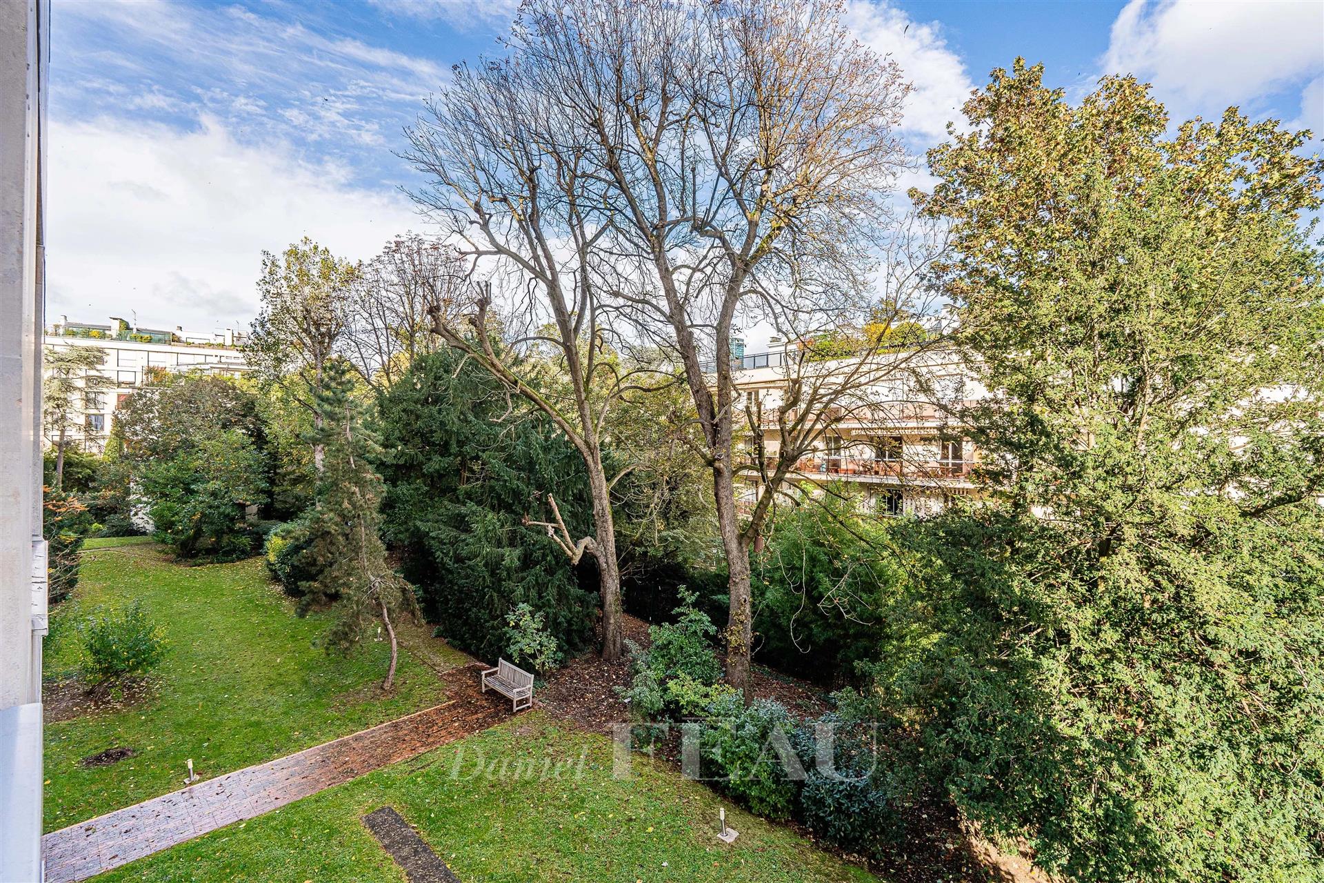 Neuilly-Sur-Seine - A 4-bed family apartment