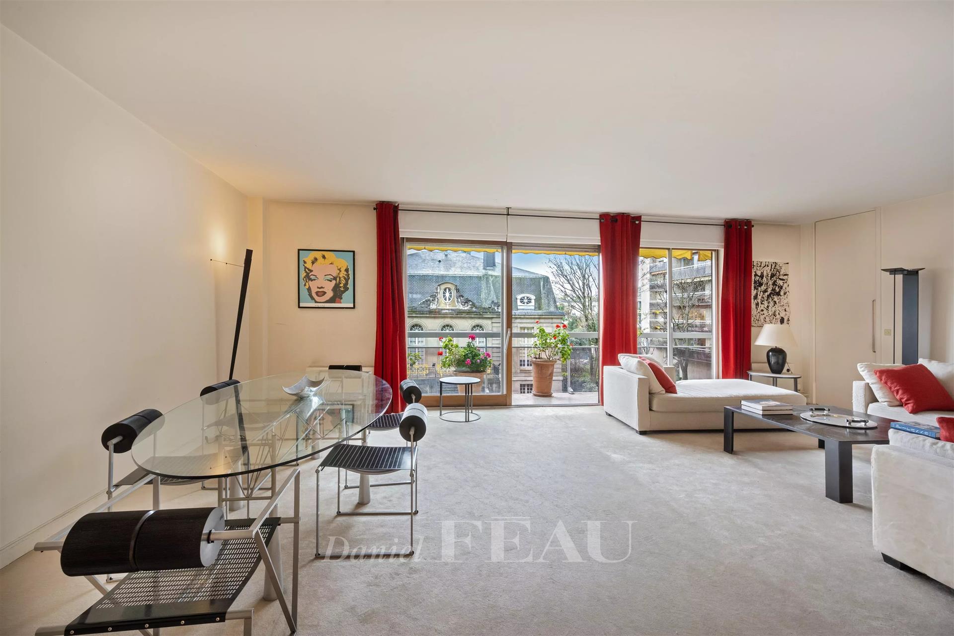 Neuilly-Sur-Seine - A 4-bed family apartment