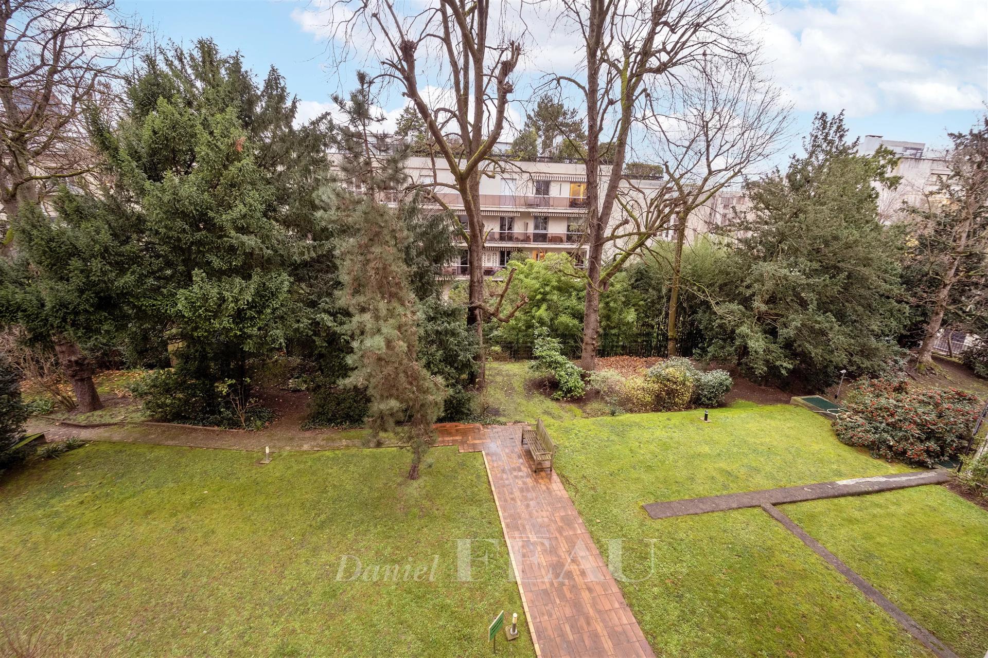 Neuilly-Sur-Seine - A 4-bed family apartment