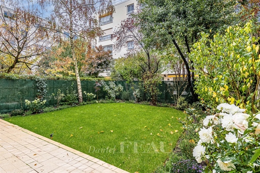 Neuilly-Sur-Seine - A bright and peaceful garden-level apartment