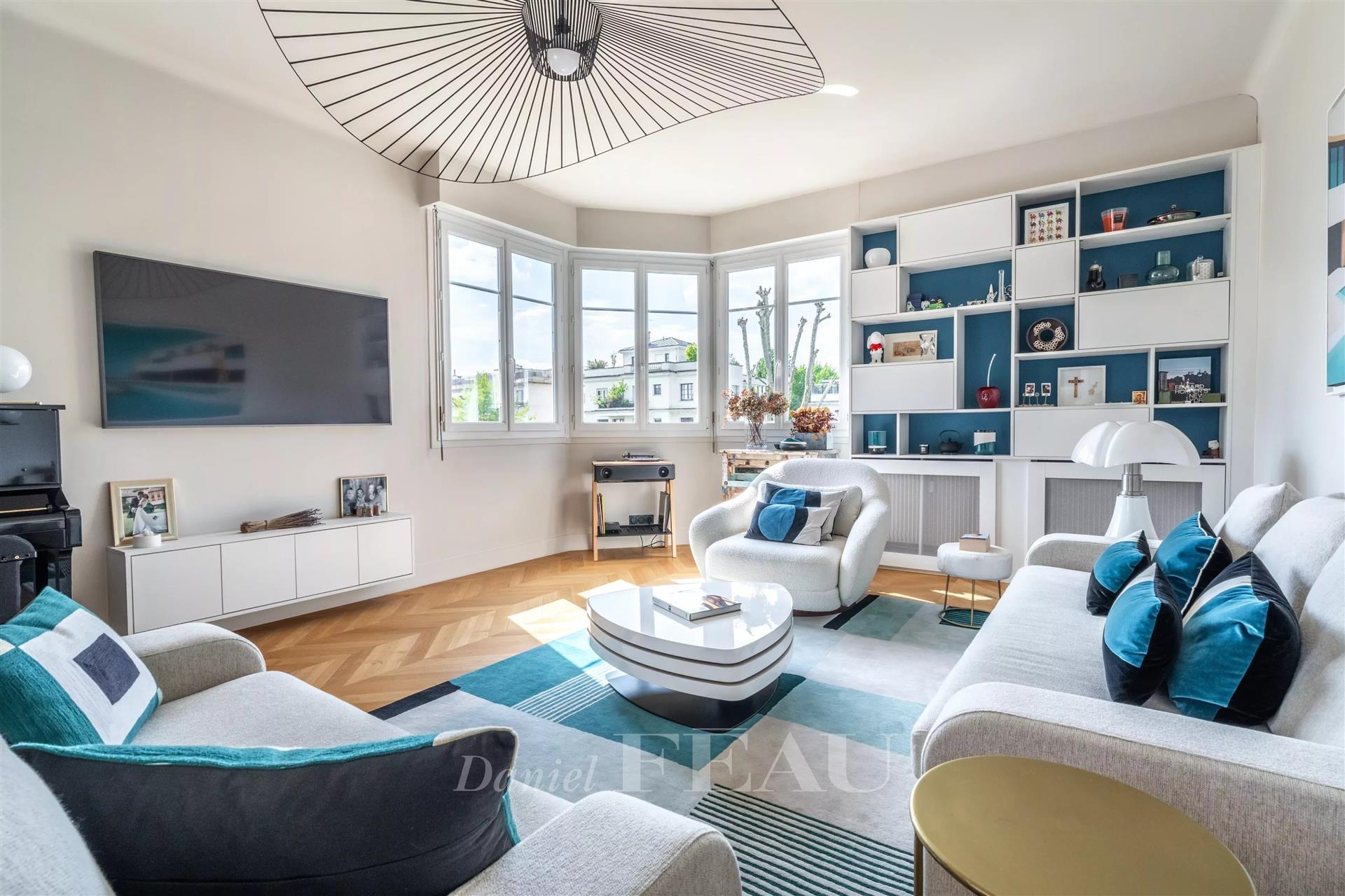 Neuilly-Sur-Seine - A renovated 3-bed apartment