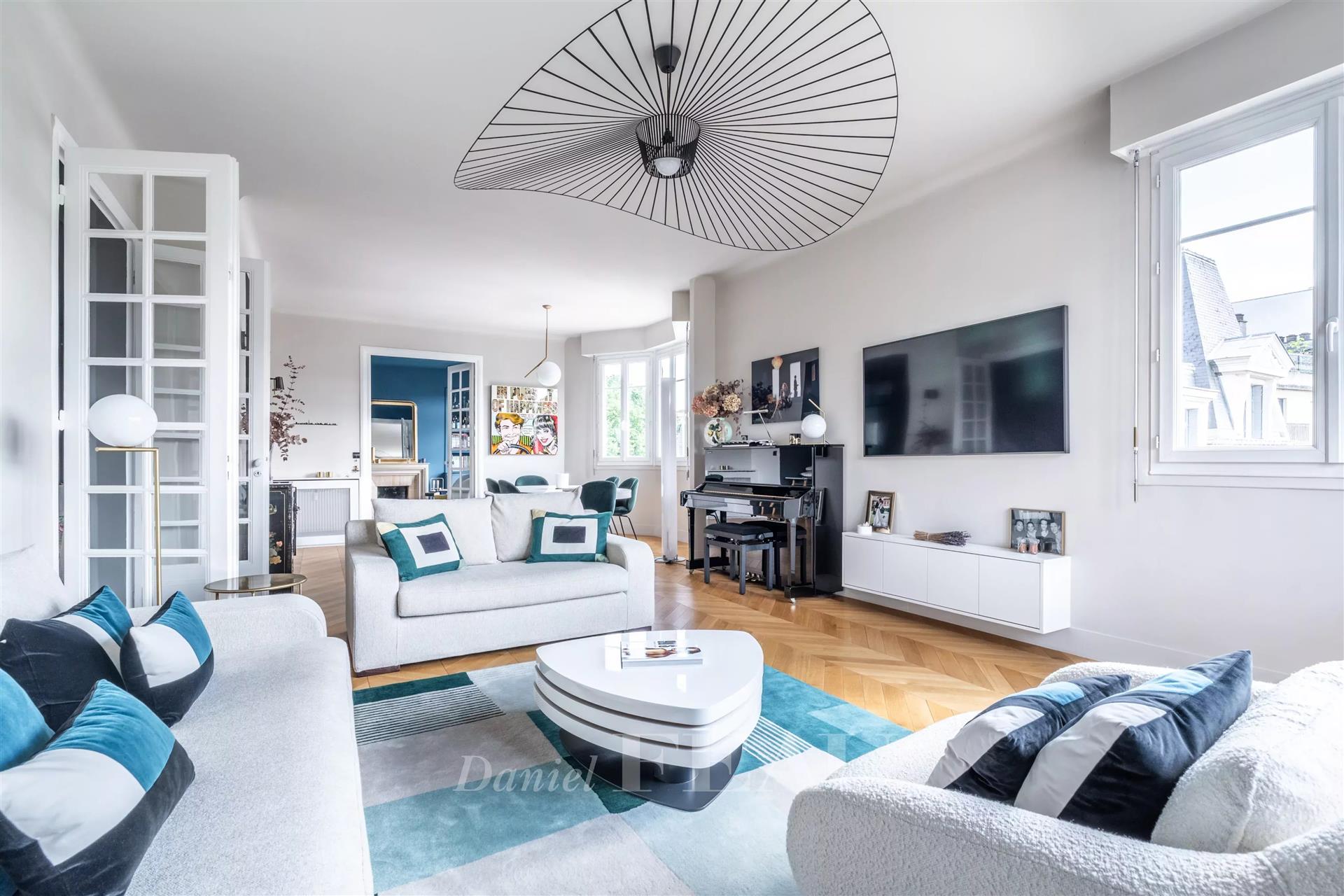 Neuilly-Sur-Seine - A renovated 3-bed apartment
