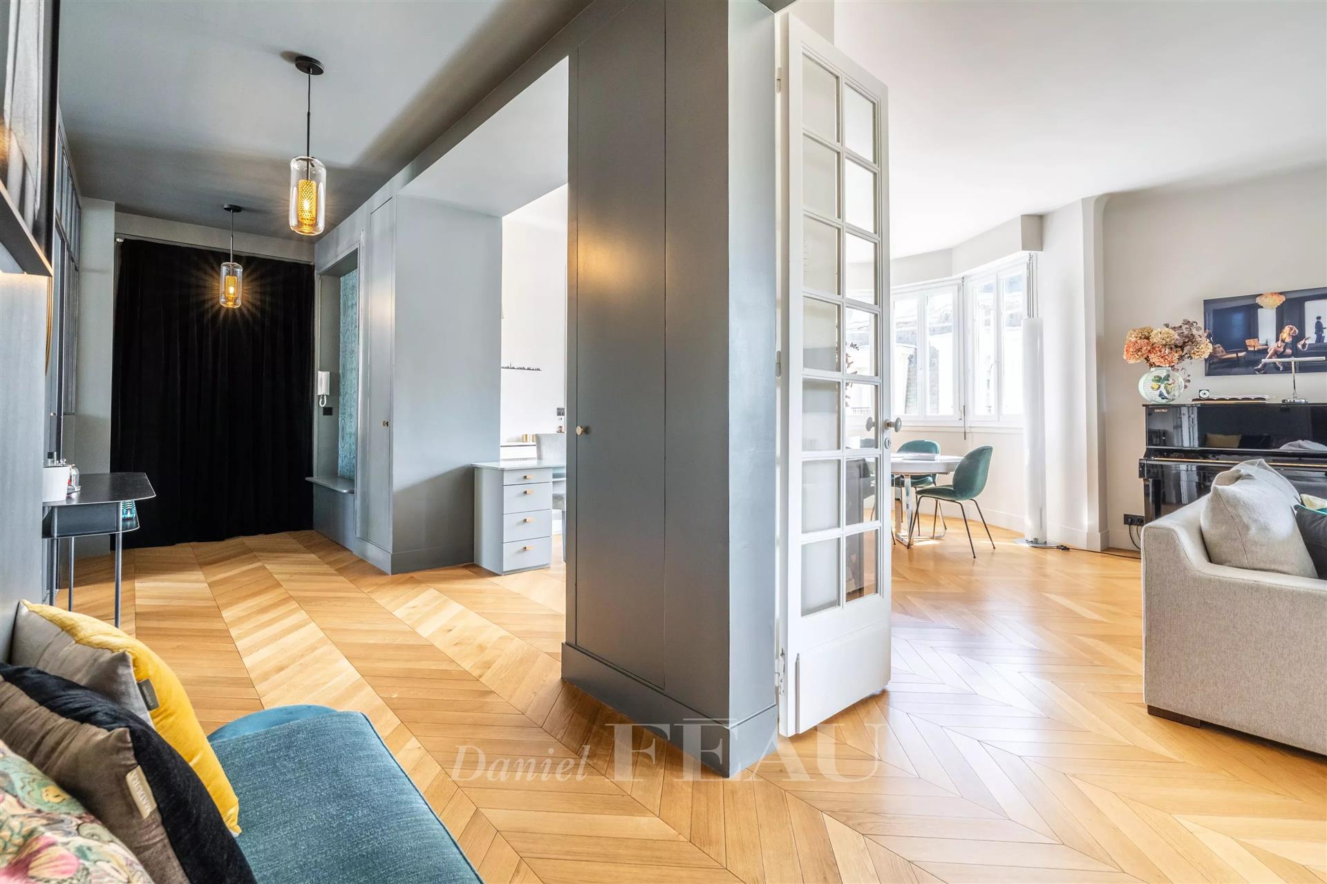 Neuilly-Sur-Seine - A renovated 3-bed apartment