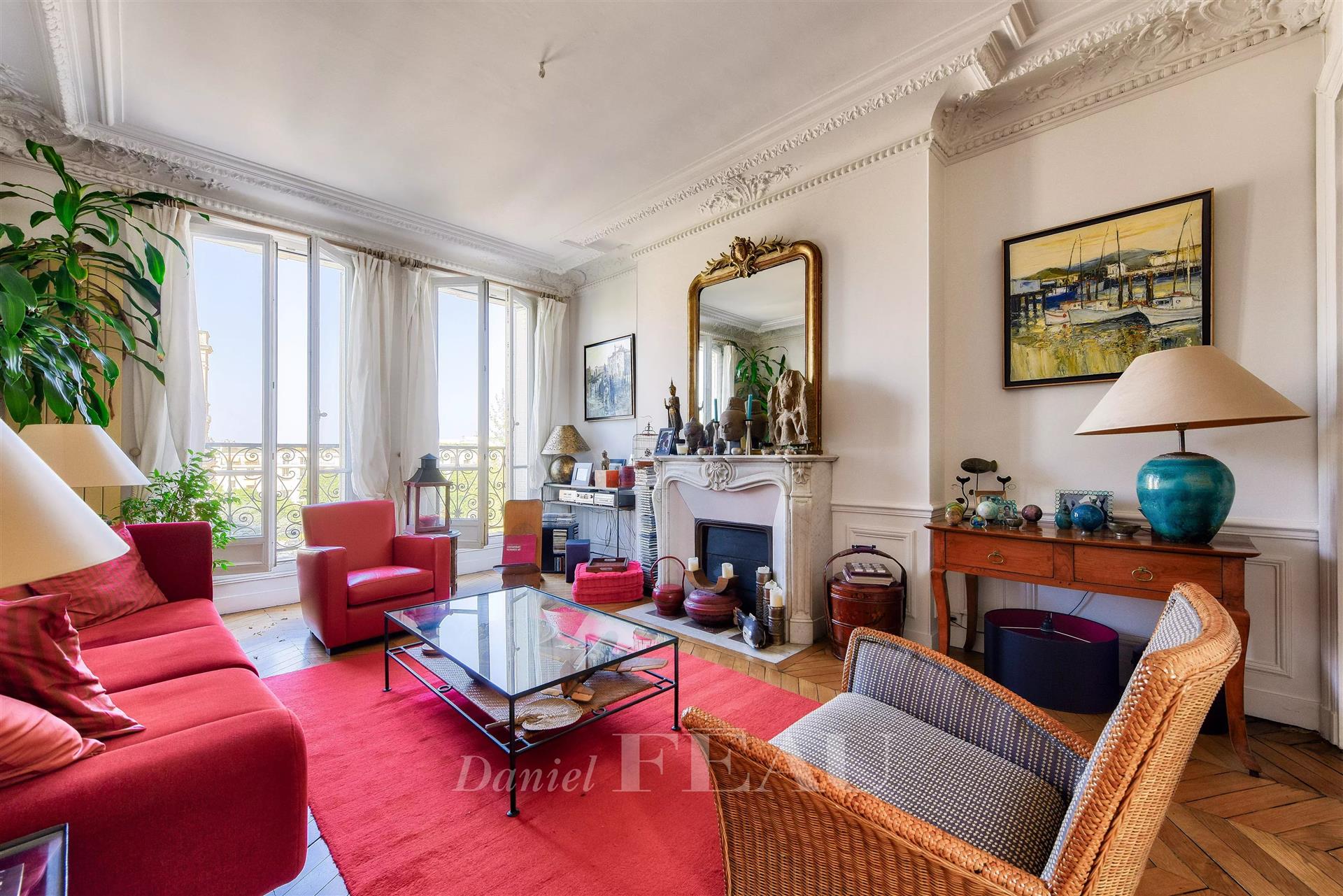 Neuilly-Sur-Seine - A 2-bed apartment enjoying open views