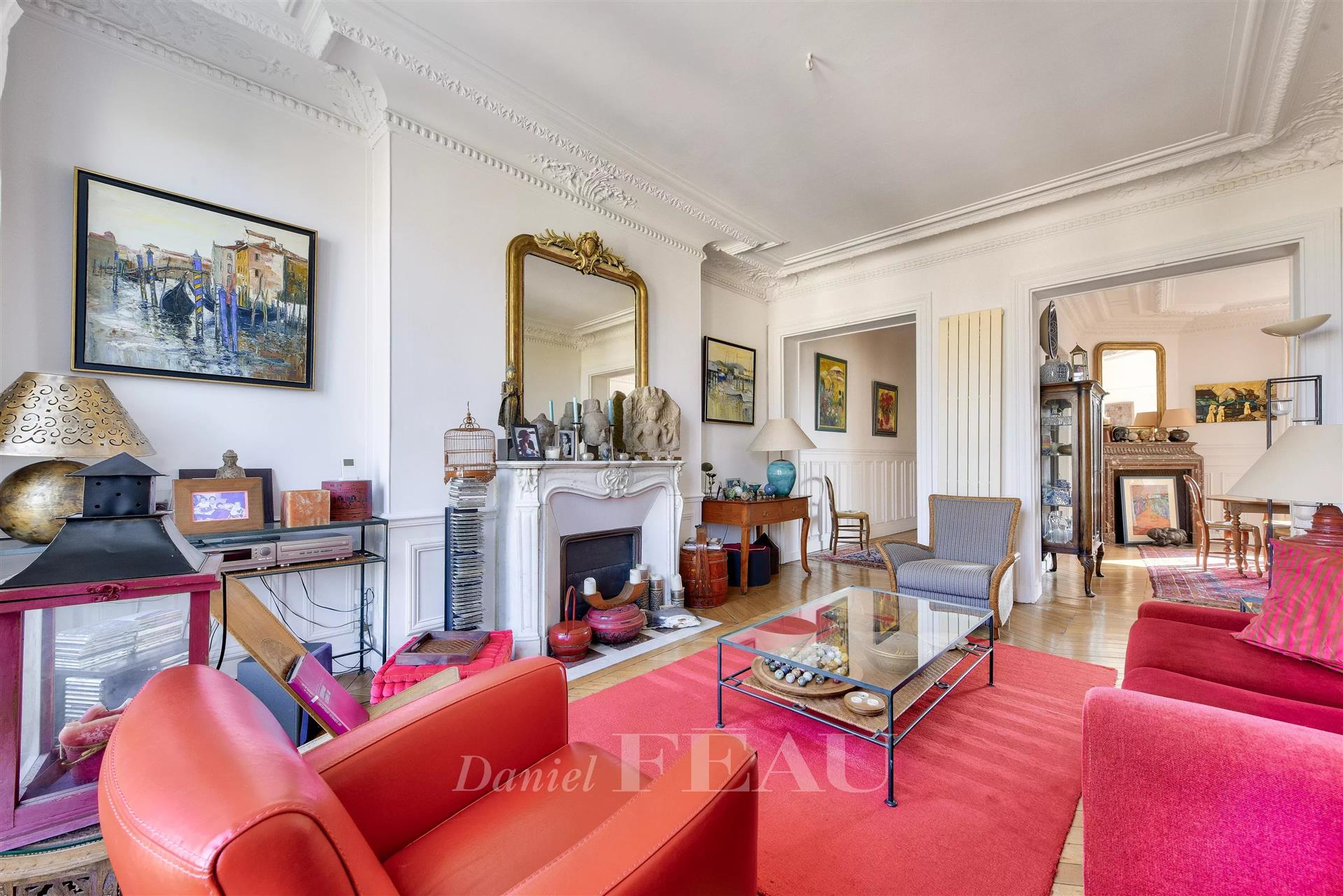 Neuilly-Sur-Seine - A 2-bed apartment enjoying open views