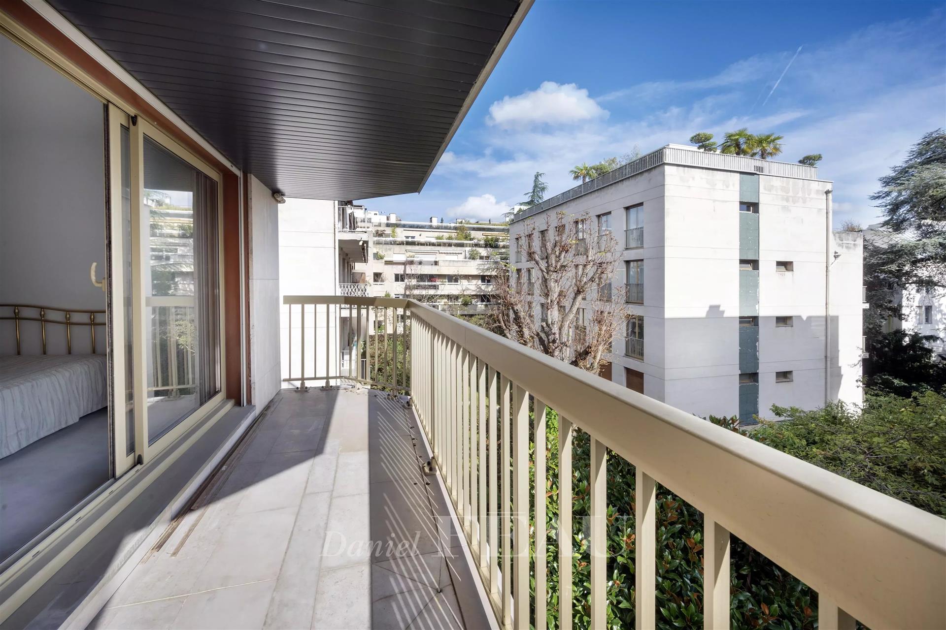 Neuilly-Sur-Seine - Great potential for a 6-bed apartment