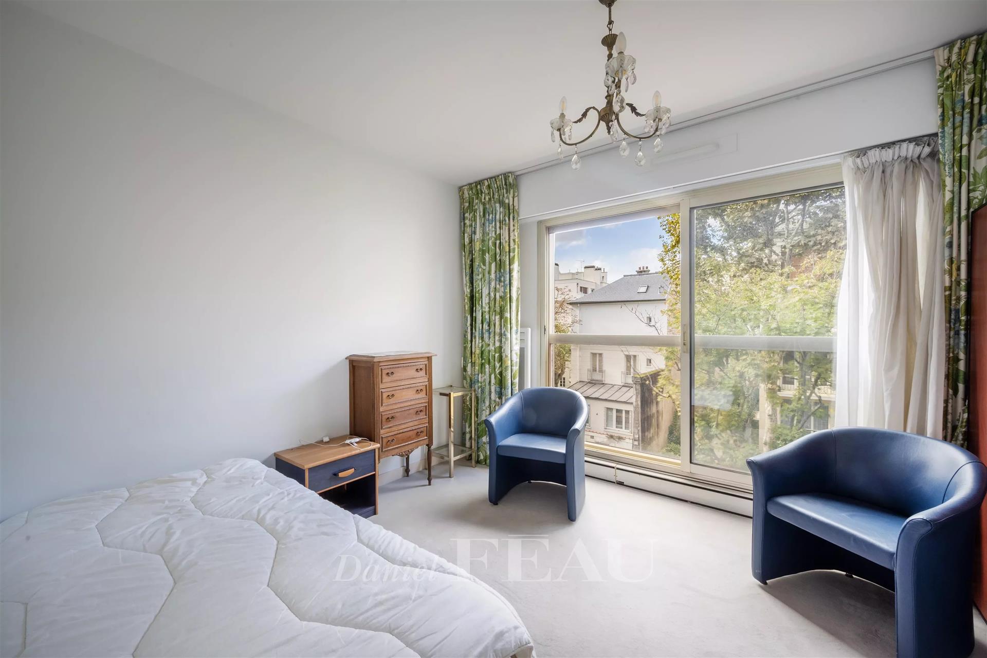 Neuilly-Sur-Seine - Great potential for a 6-bed apartment