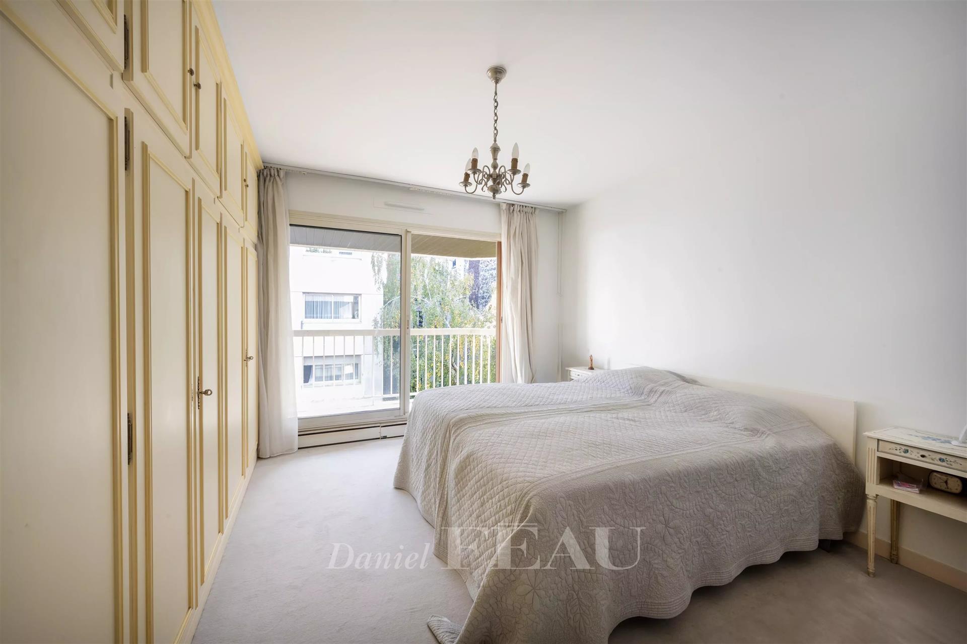 Neuilly-Sur-Seine - Great potential for a 6-bed apartment